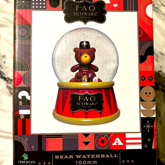 F.A.O Teddy Bear water-globe - Picture 1 of 5